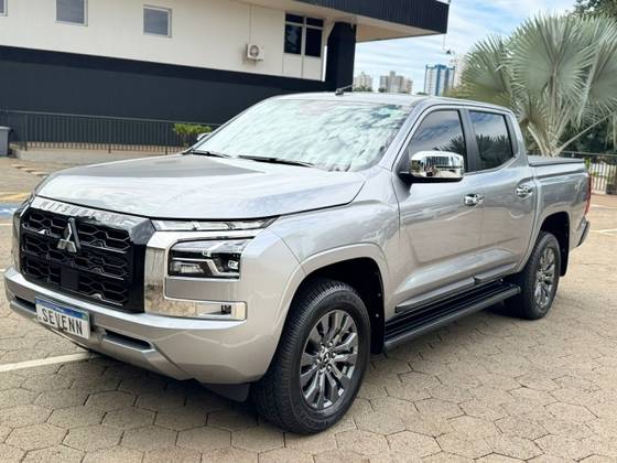 MITSUBISHI L200 TRITON 2.4 16V TURBO DIESEL SPORT HPE CD 4P 4X4 AUTOMÁTICO MITSUBISHI L200 TRITON 2.4 16V TURBO DIESEL SPORT HPE CD 4P 4X4 AUTOMÁTICO